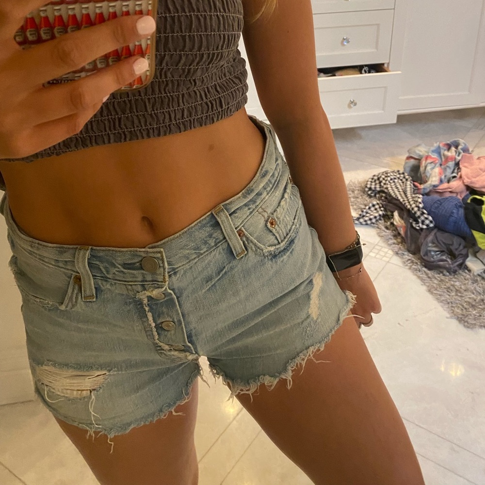 Levi’s light wash jean shorts